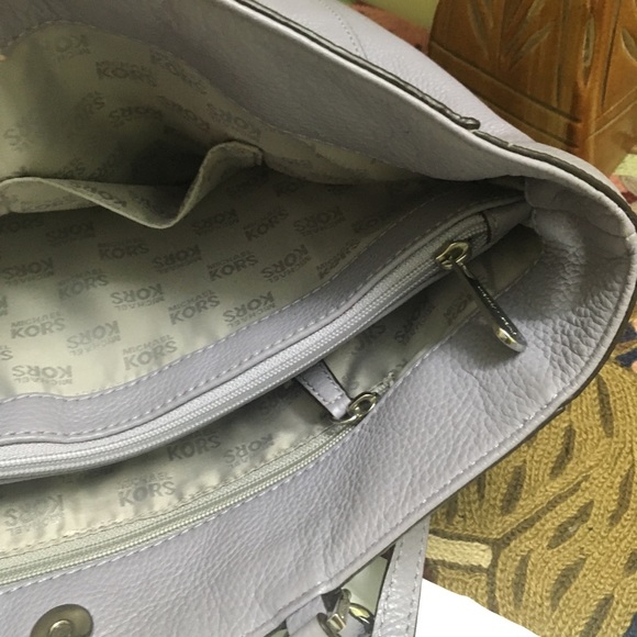 Authentic Large Michael Kors Harper Tote in Lilac - Picture 15 of 16